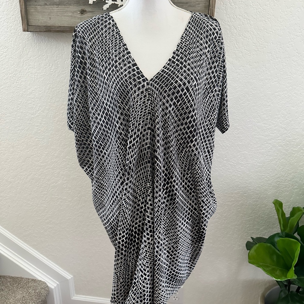 Vince v-neck‎ black white 100% silk tunic dress blouse size Medium